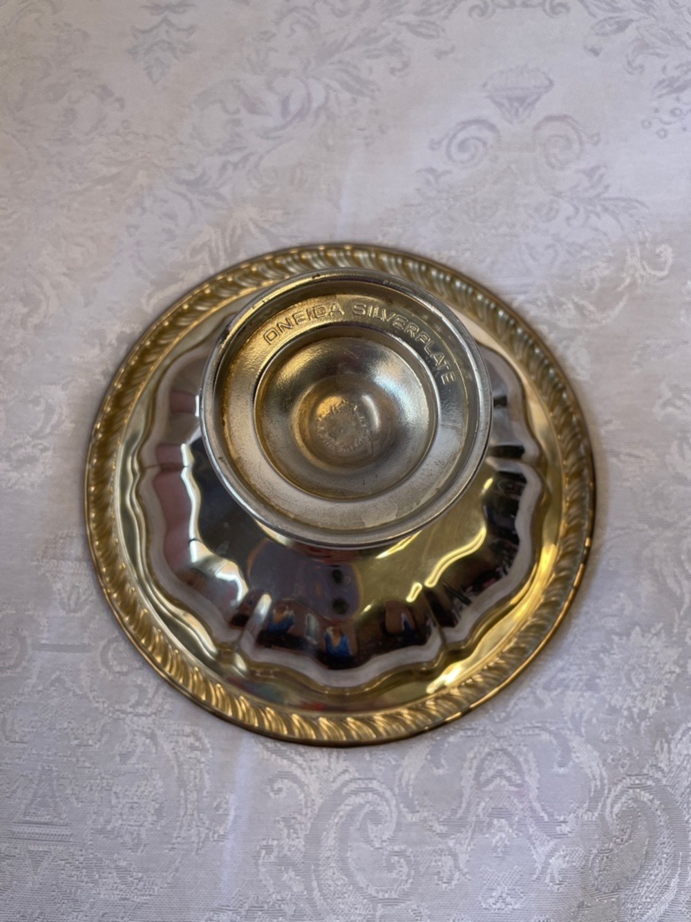 Vintage Oneida Silver Pedestal Serving Bowl Decorative Silverplate - Picture 3 of 5